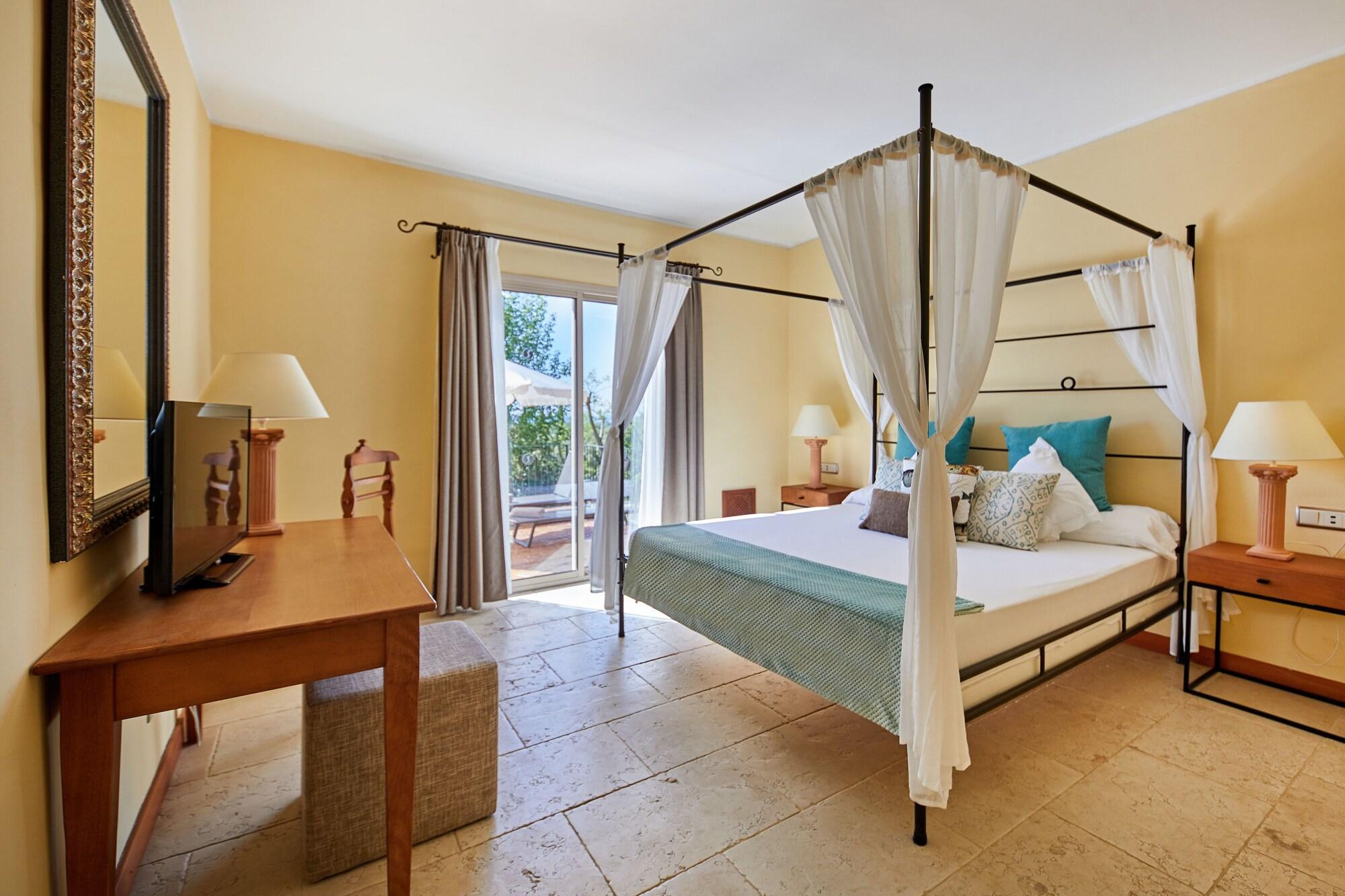 Pula Suites Boutique Resort Son Servera  Exterior photo
